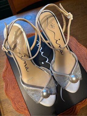 Nina Vyra Ankle Strap Sandal sz 8